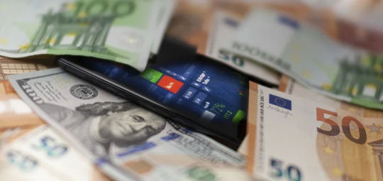 Сбер внедряет сервис обмена наличной валюты через банкоматы