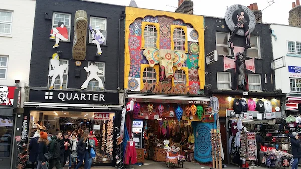 За последний год каждый седьмой магазин на улицах Великобритании перешёл на безналичный расчёт