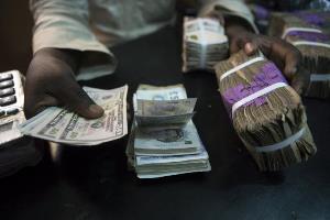 Nigeria banks banned from foreign currency deals