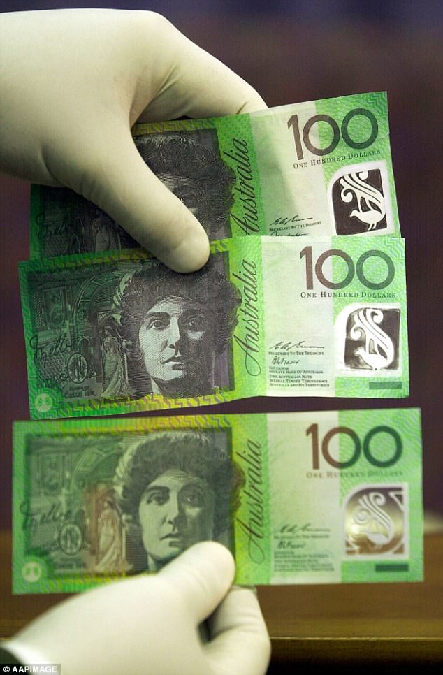 Эпидемия фальшивых банкнот в Австралии. Как распознать поддельные купюры?