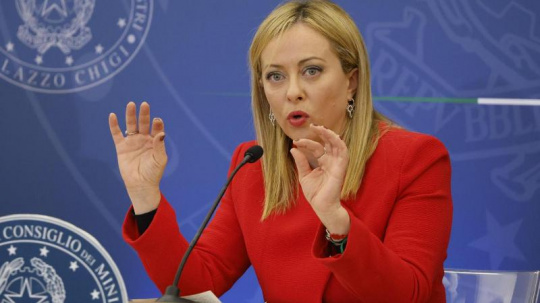 Джорджиа Мелони в поддержку расчетов наличными Джорджиа Мелони в поддержку расчетов наличными