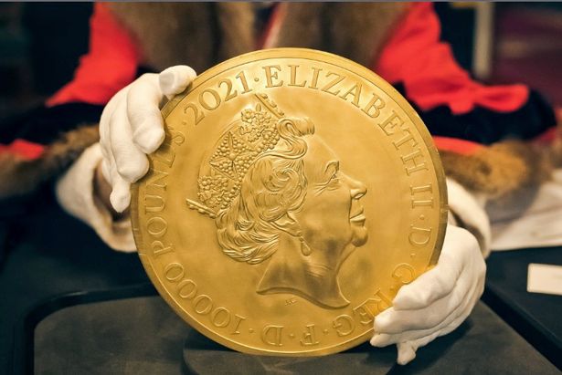 В Лондоне отчеканена золотая монета весом 10 кг