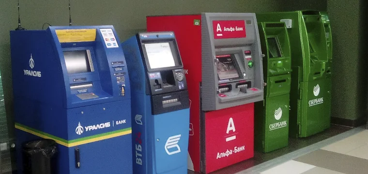 Число банкоматов в России упало до минимума за 15 лет
