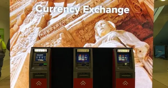 Как банкоматы могут улучшить работу аэропортов с обменом валюты